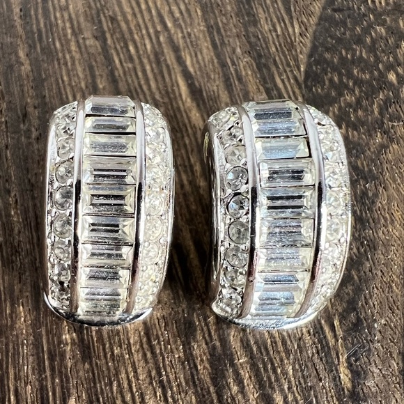 Vintage Christian Dior Silver Tone & Faux Diamond Clip on
Earrings B7 - Picture 1 of 5